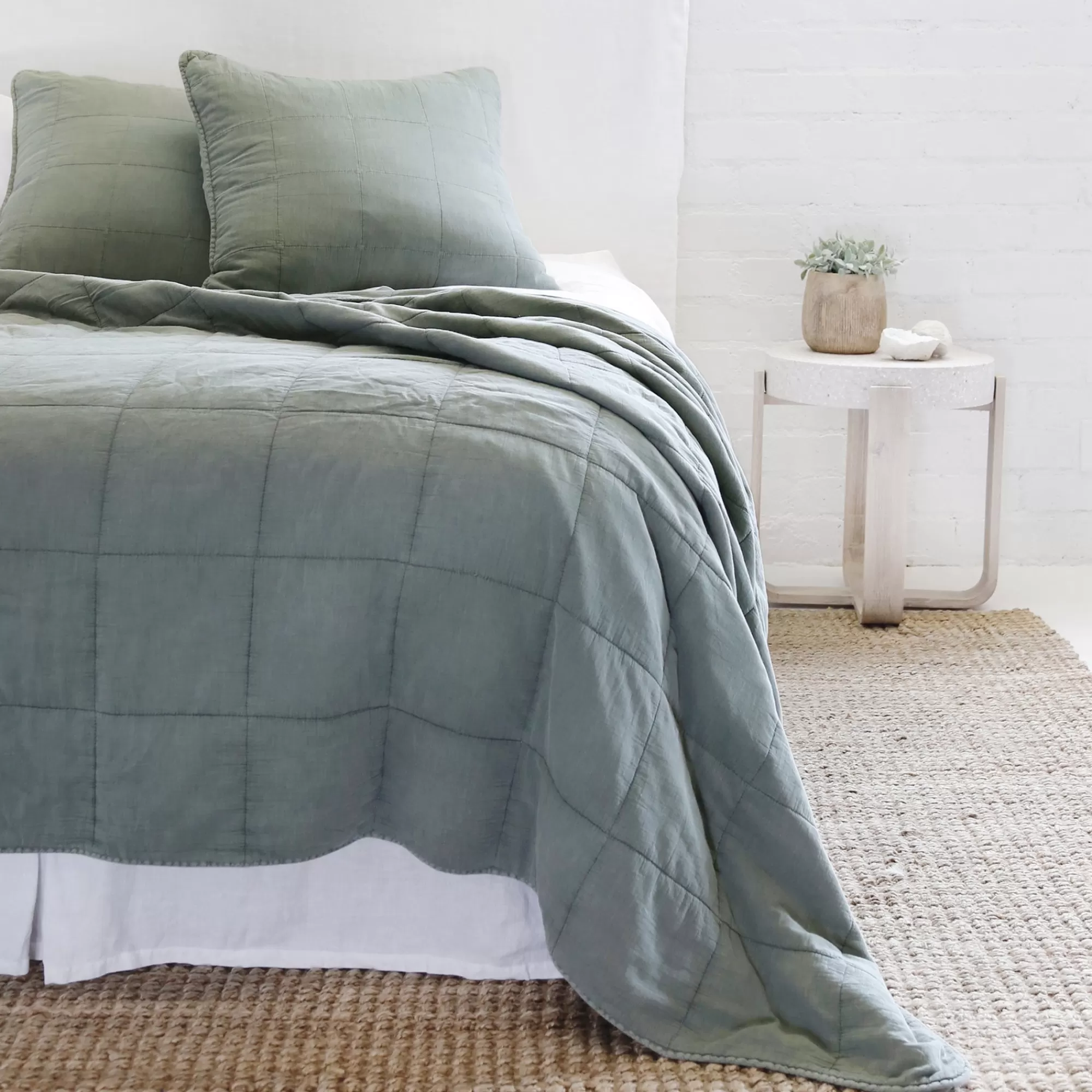 Hot Be Home Antwerp Queen Coverlet, Moss