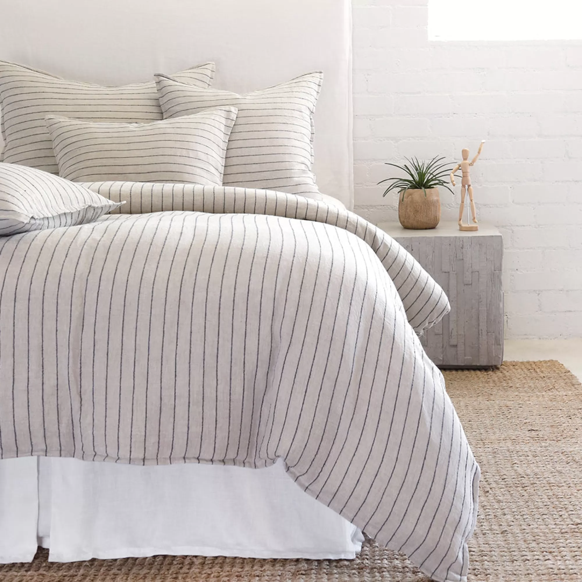 Hot Be Home Blake Queen Duvet, Flax & Midnight