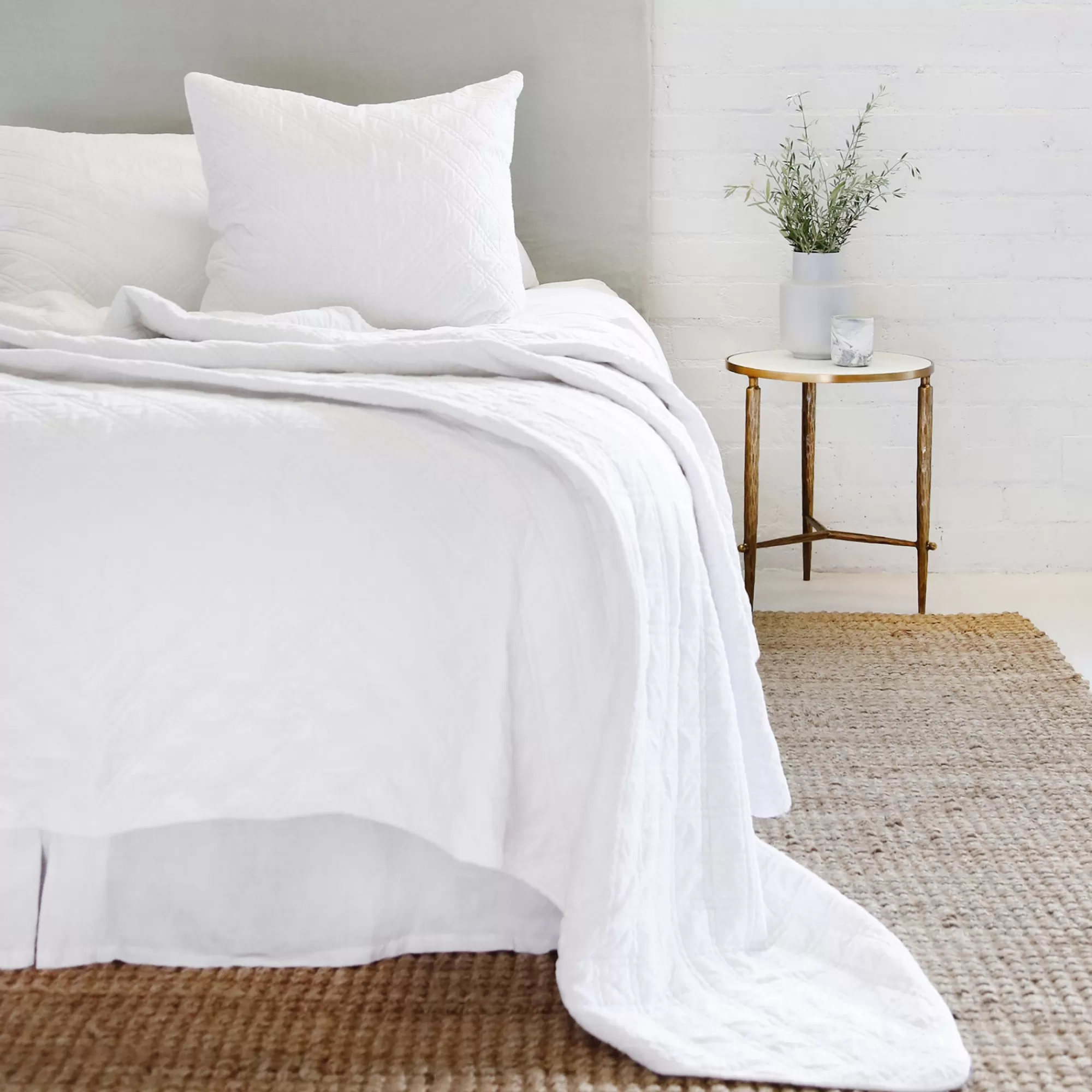Store Be Home Brussels King Coverlet, White