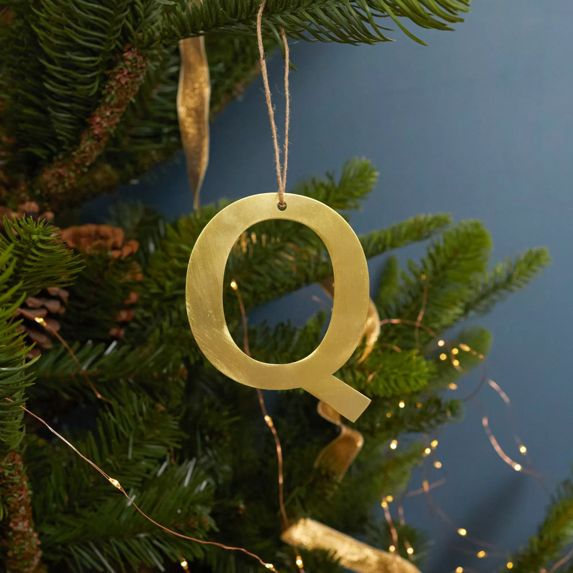 Store Be Home Gold Letter Ornament, Q