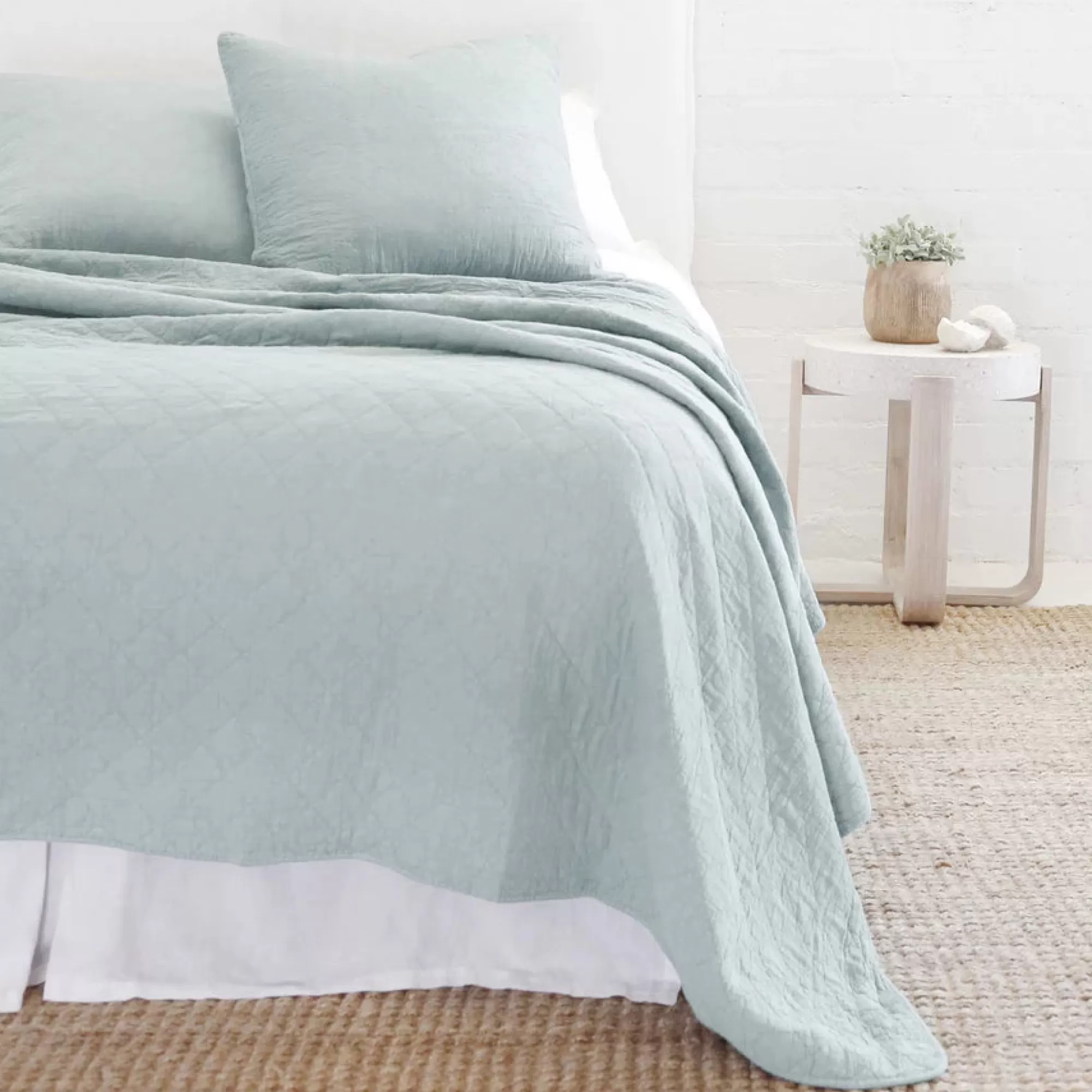 Flash Sale Be Home Huntington King Coverlet, Sea Glass