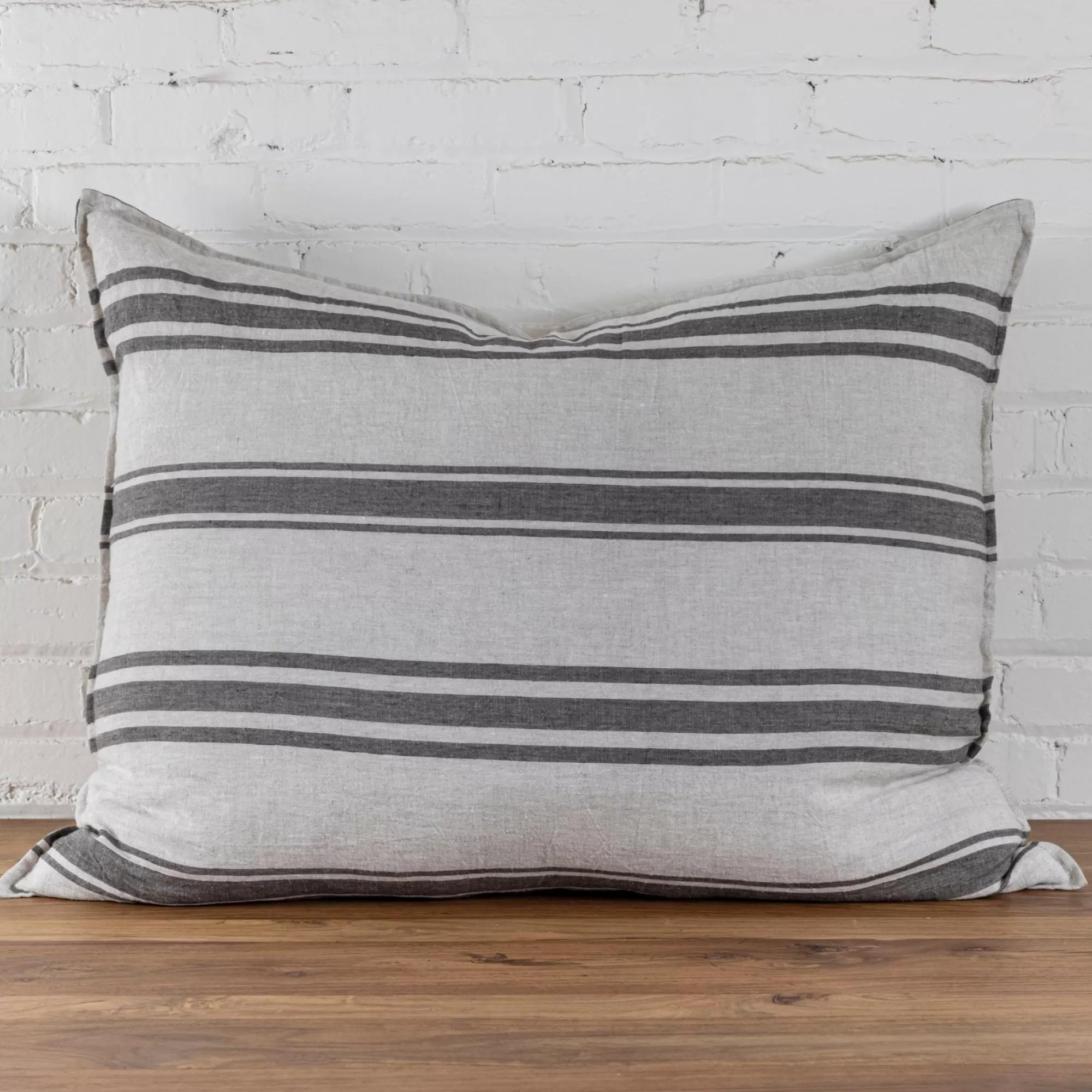 Store Be Home Jackson Big Pillow, Flax & Midnight