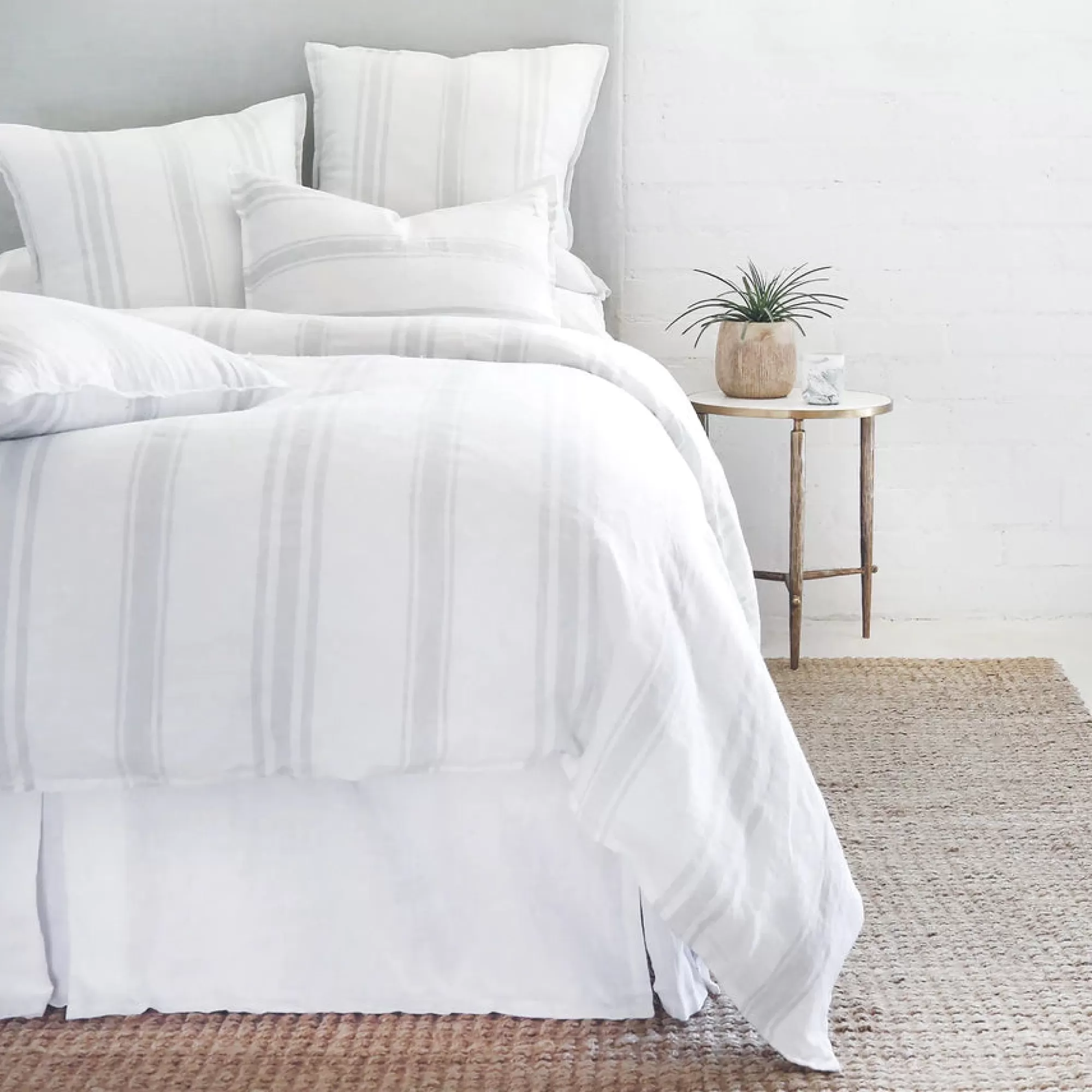 New Be Home Jackson Queen Duvet Cover, White & Ocean
