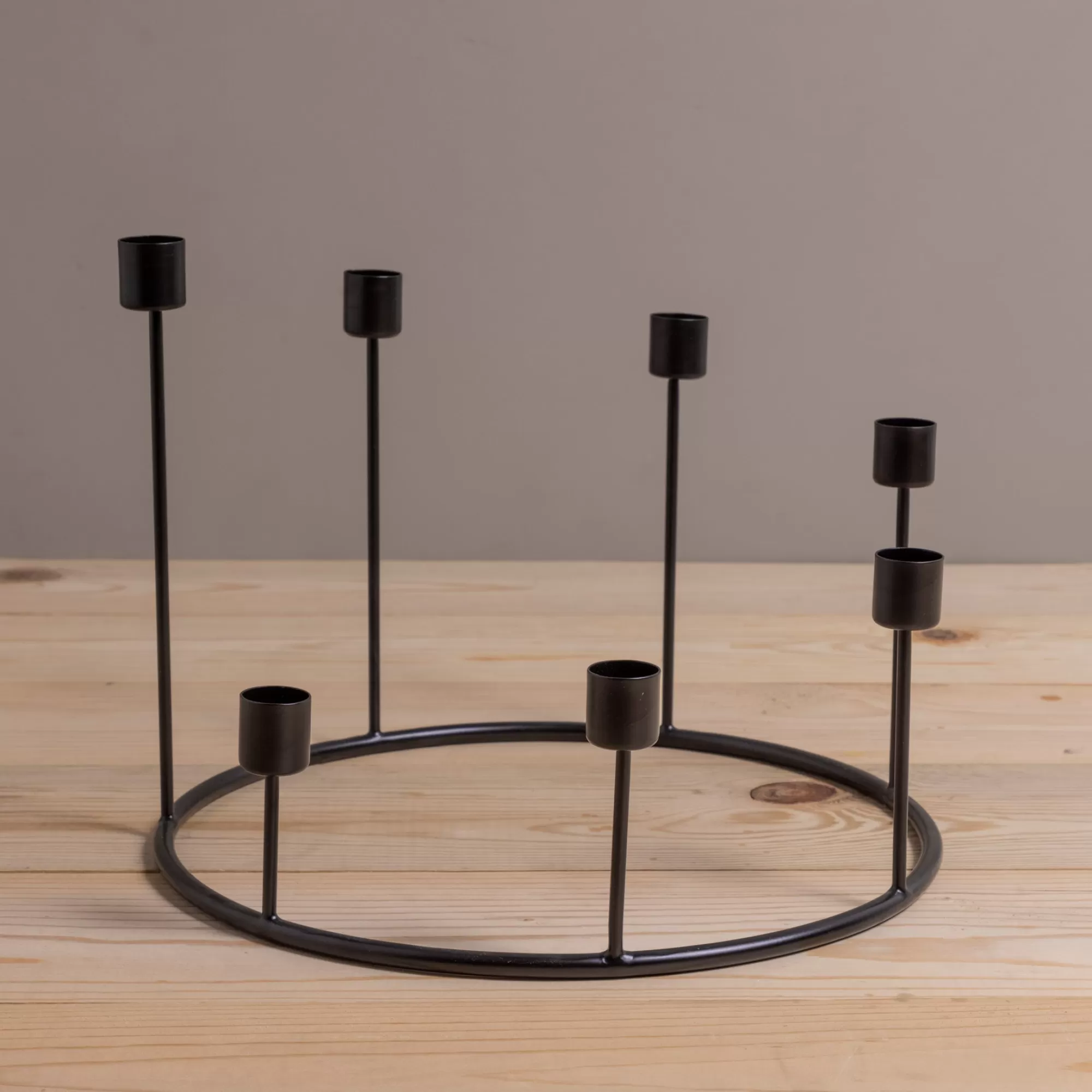 Hot Be Home Kent Black Candlestick Wreath, Large