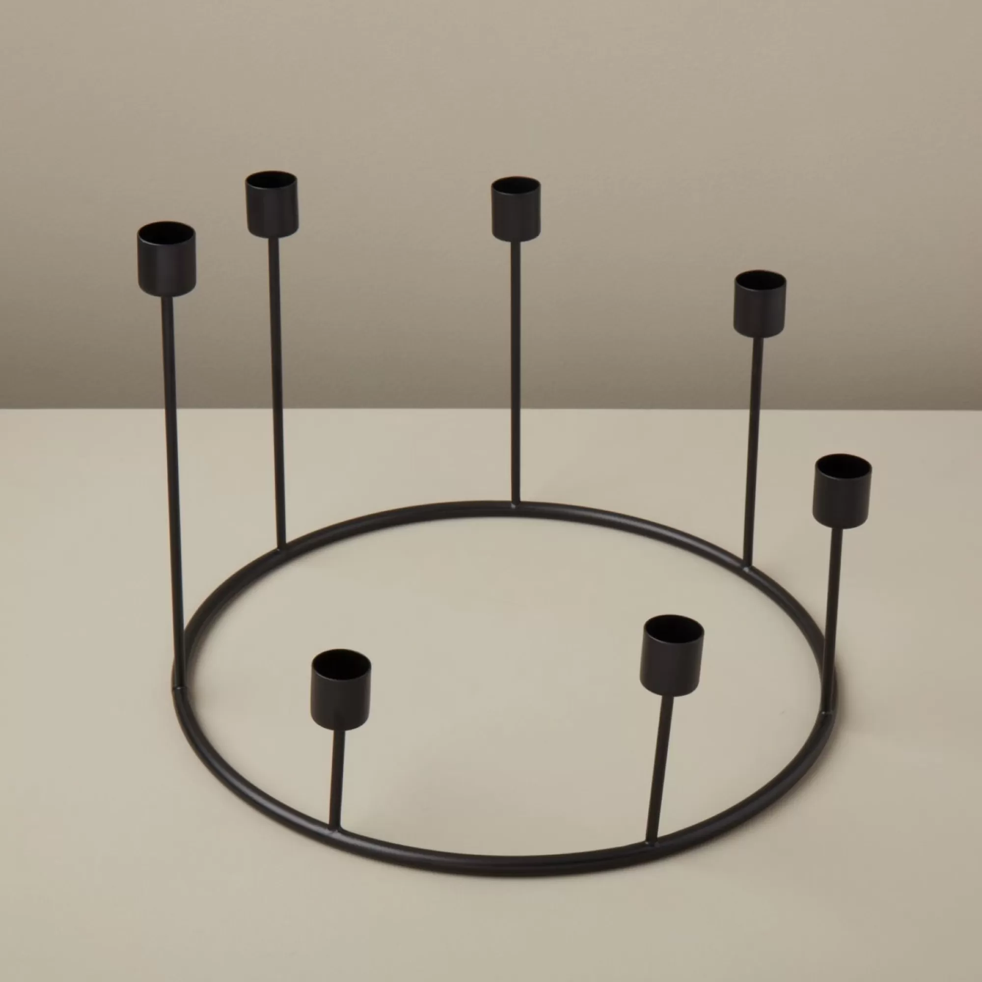 Hot Be Home Kent Black Candlestick Wreath, Large