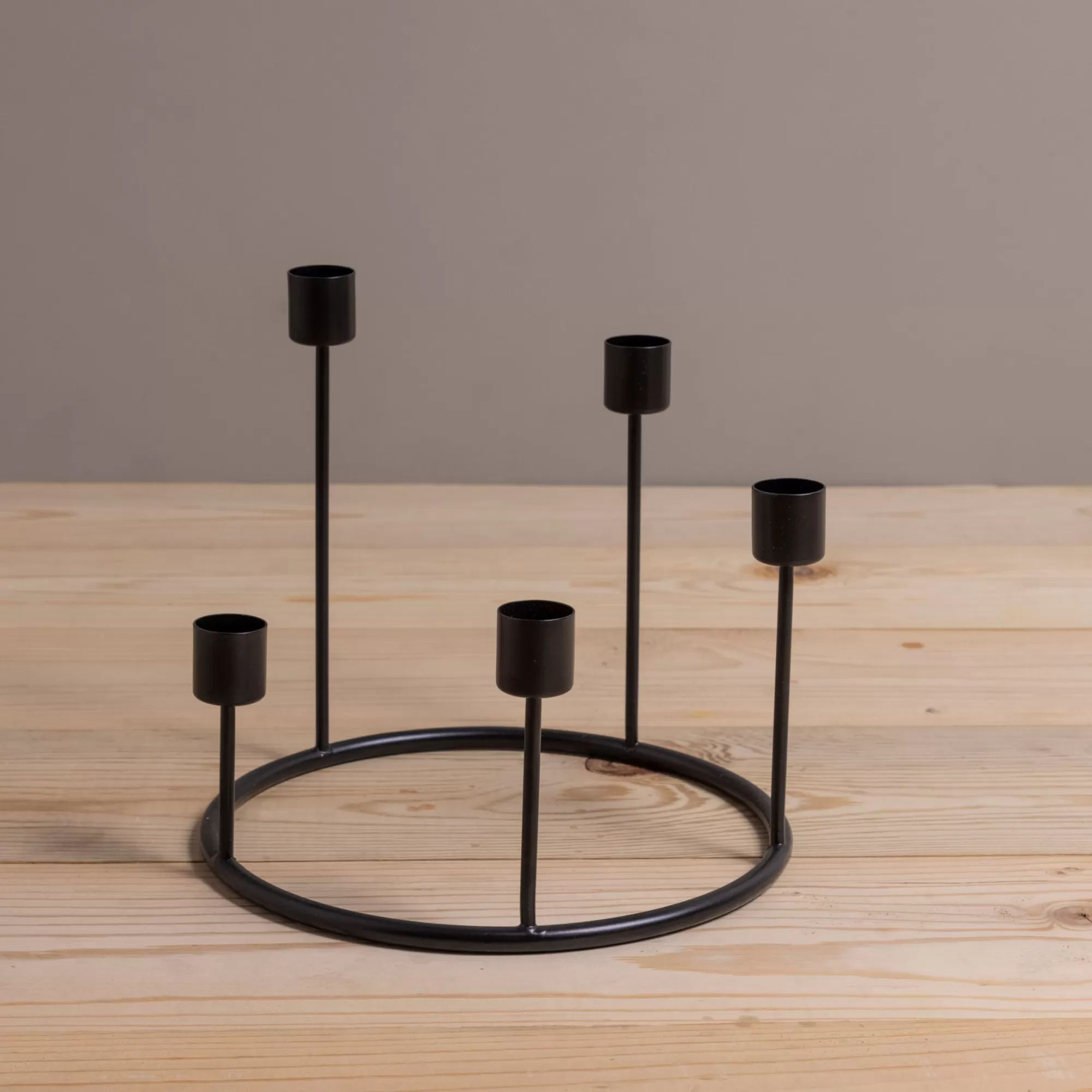 Hot Be Home Kent Black Candlestick Wreath, Small
