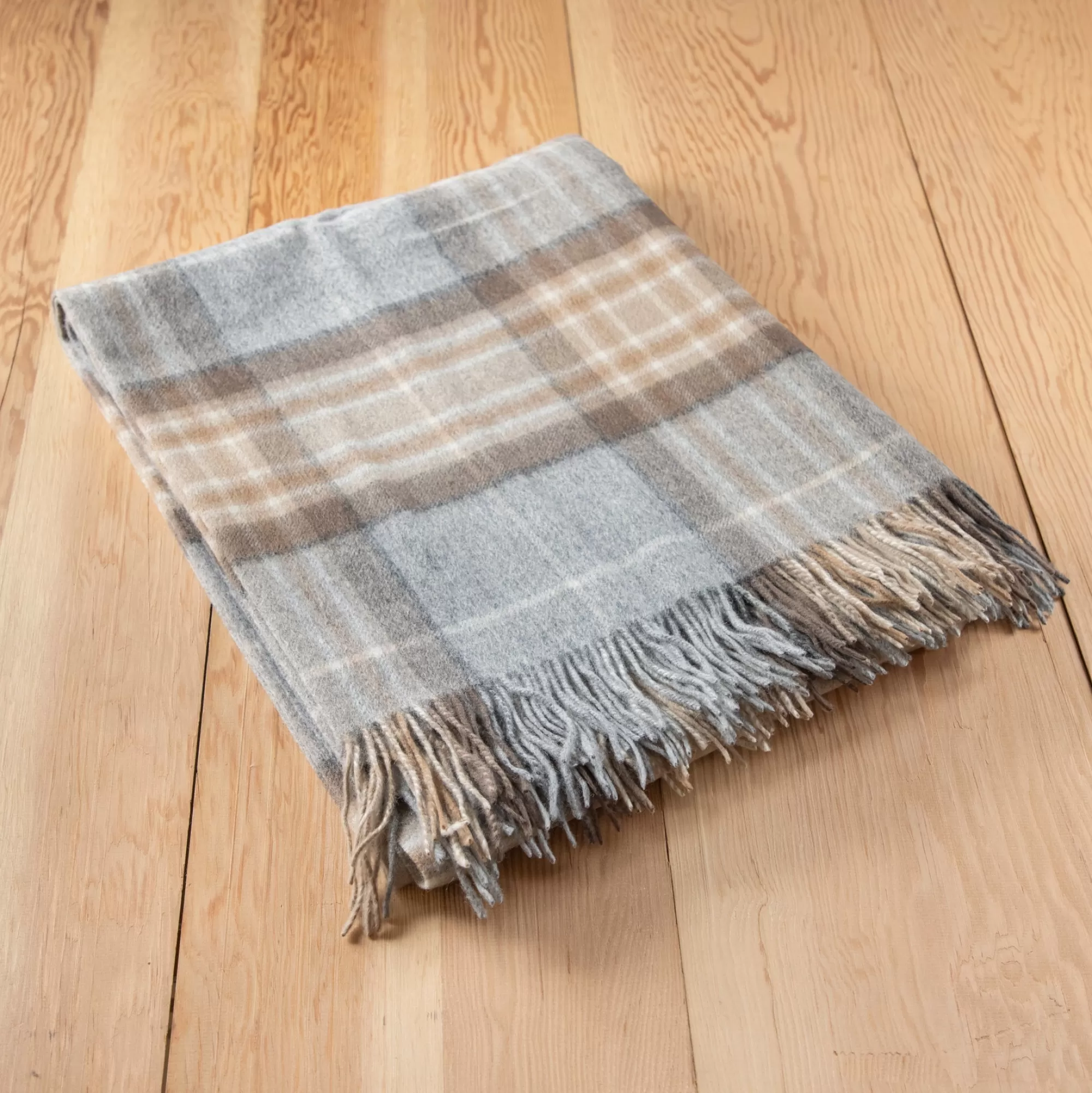 Outlet Be Home Lambswool Blanket in Mackellar Tartan