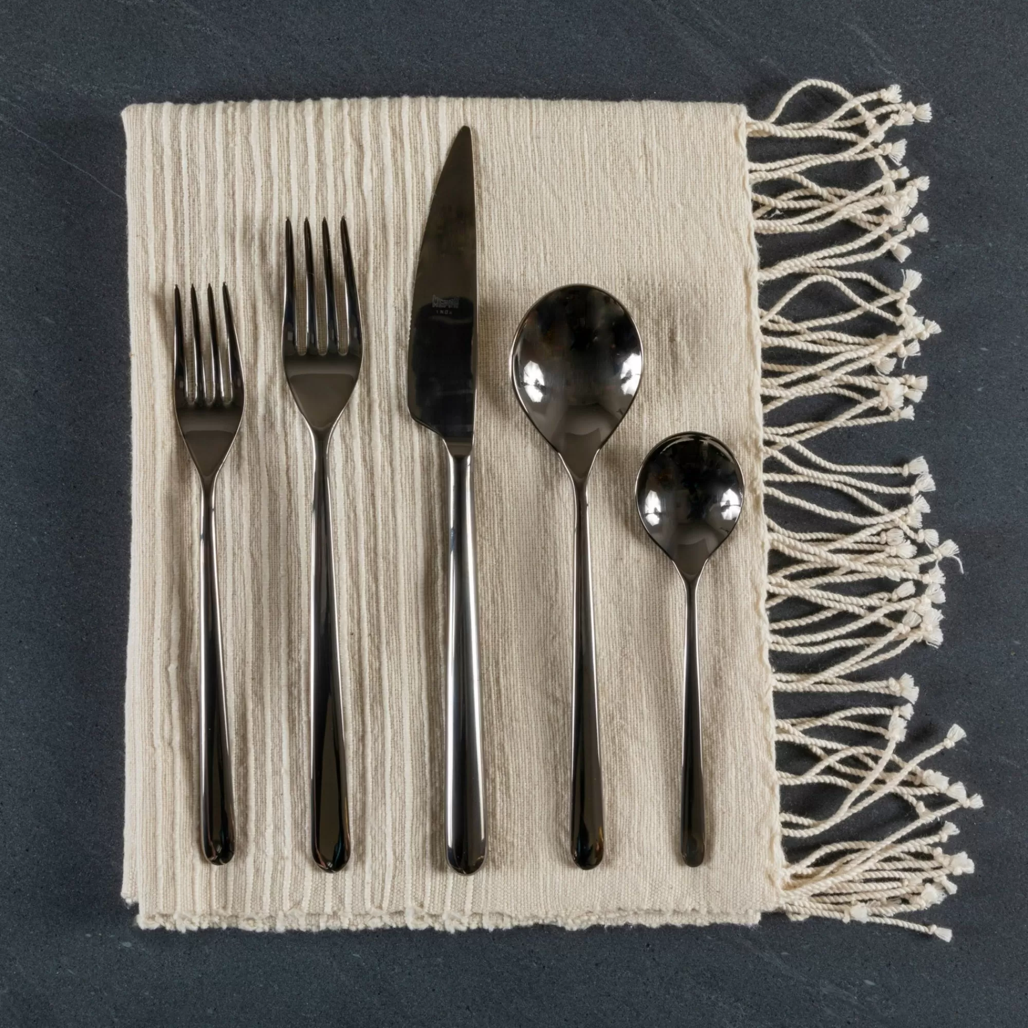 New Be Home Linea Oro Nero Flatware Set