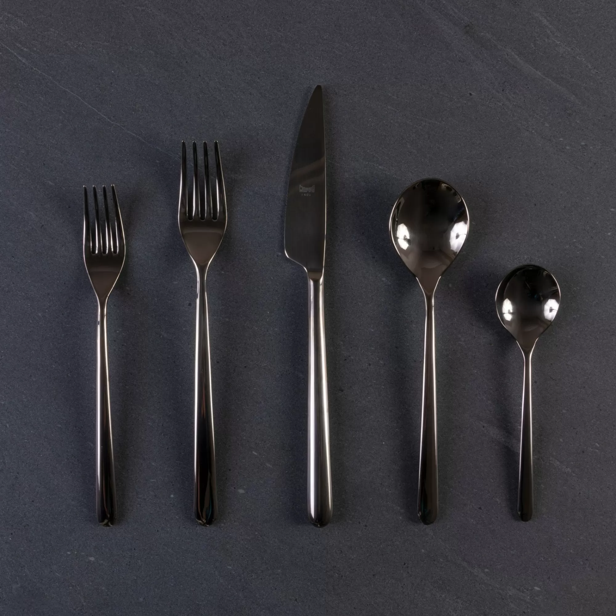 New Be Home Linea Oro Nero Flatware Set