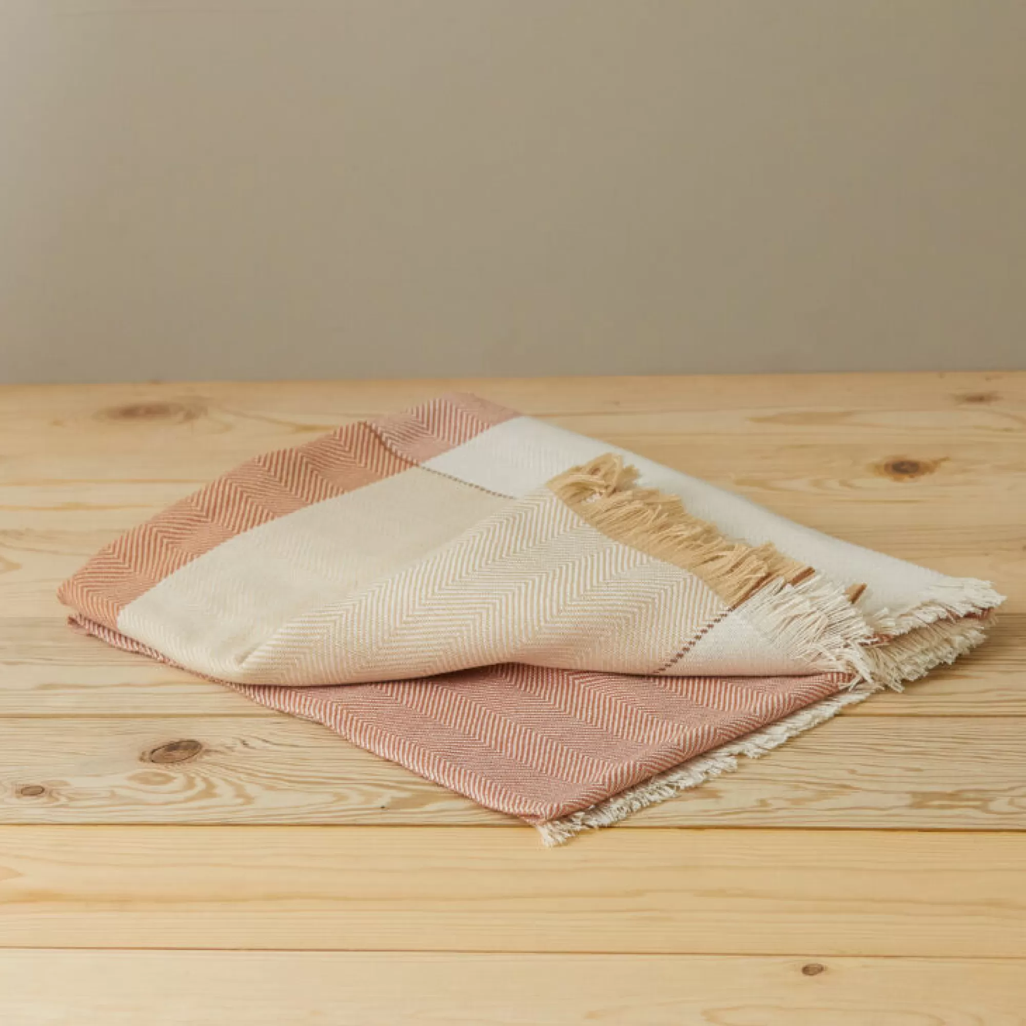 Hot Be Home Miraflor Throw, Poppy