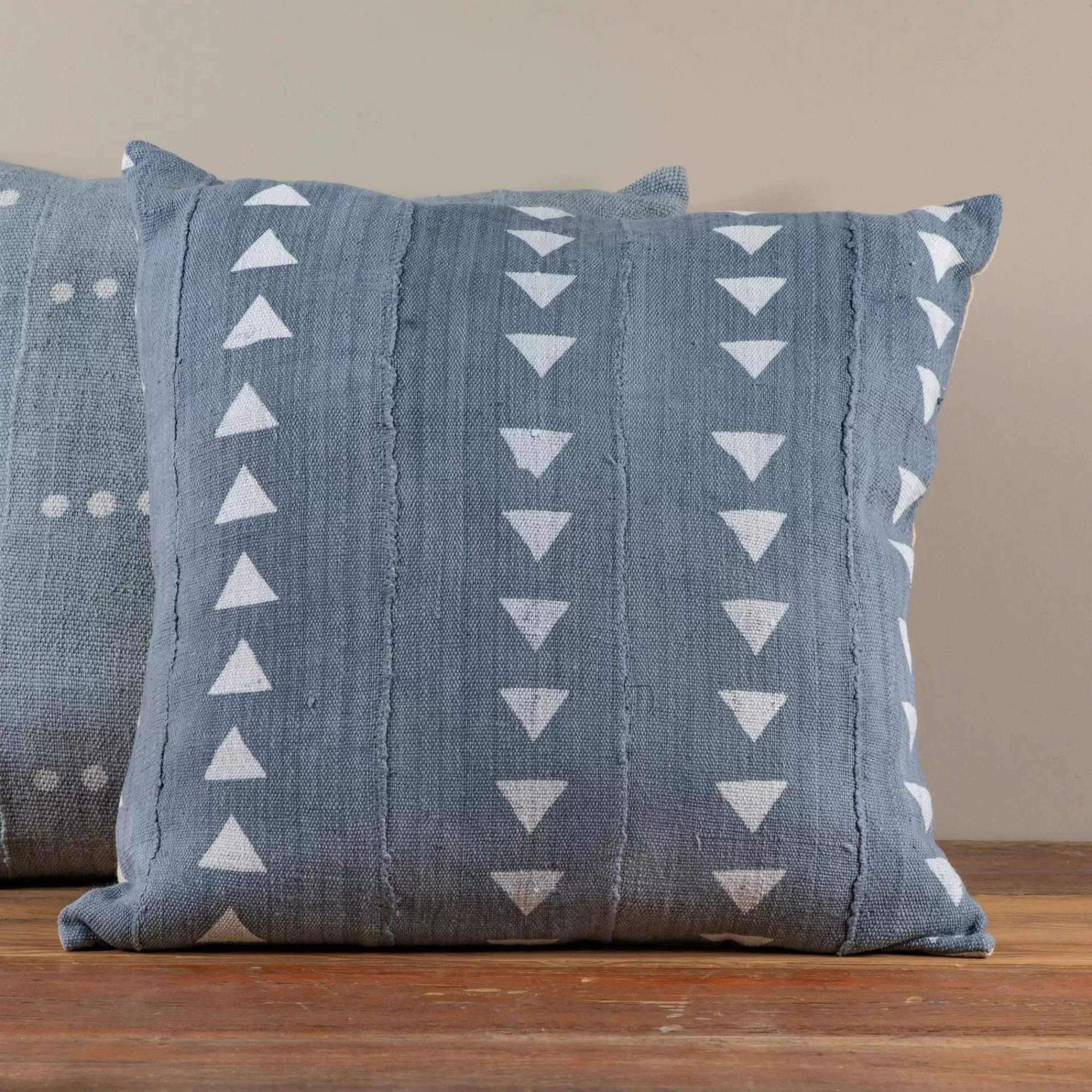 Discount Be Home Mud Cloth Square Pillow, Blue / Grey with Triangles