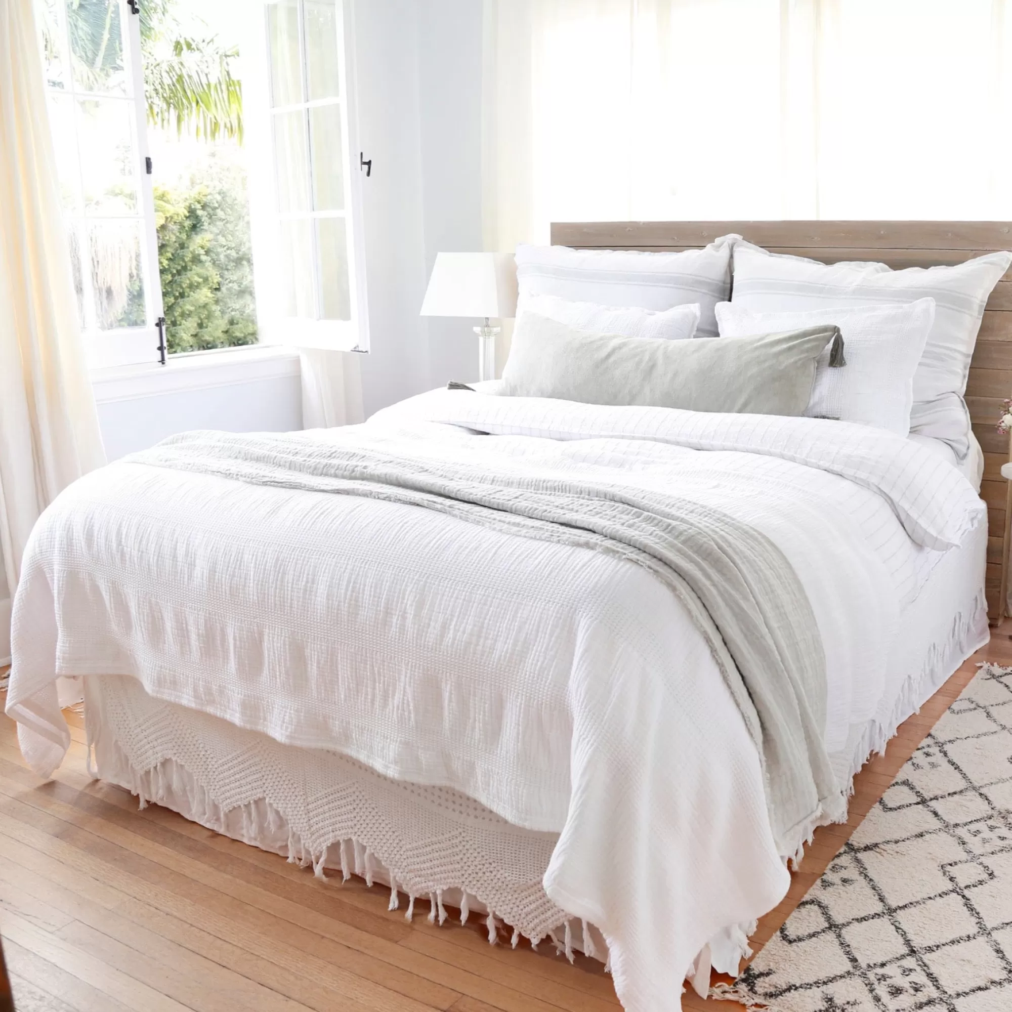 Outlet Be Home Nantucket Queen Matelasse Coverlet, White