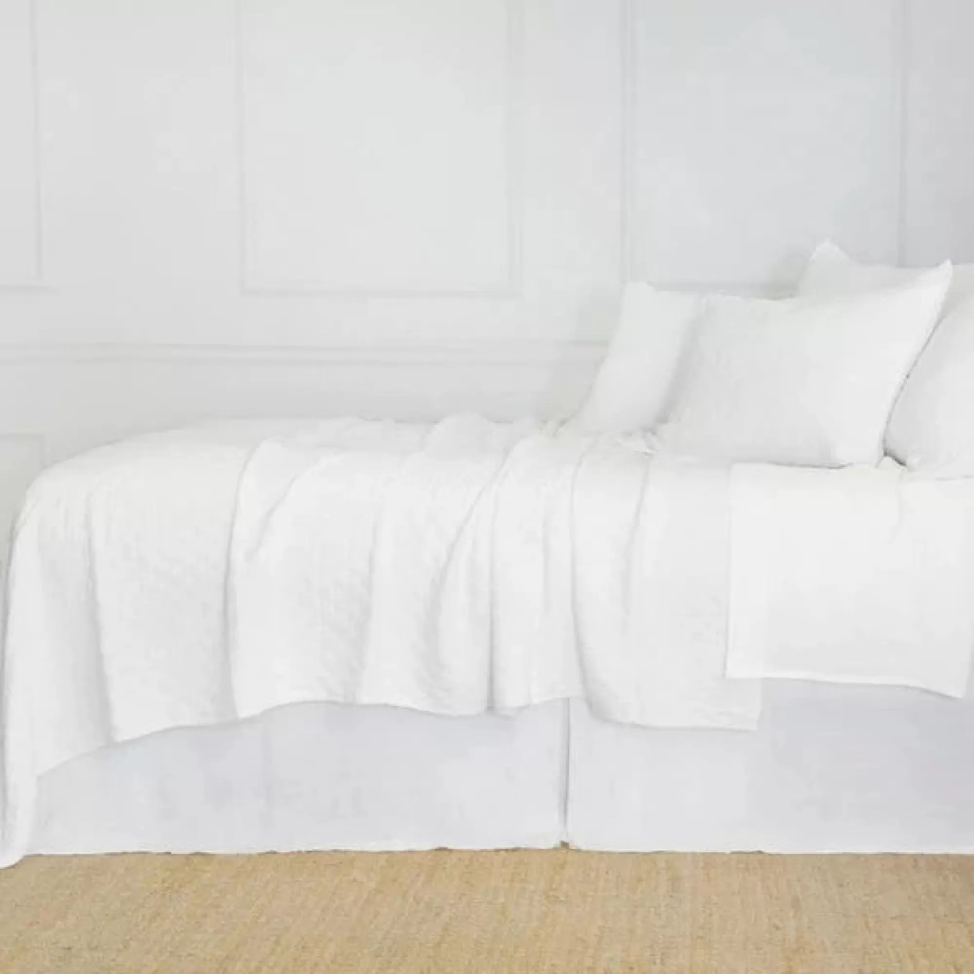 Discount Be Home Ojai Queen Matelassé, White