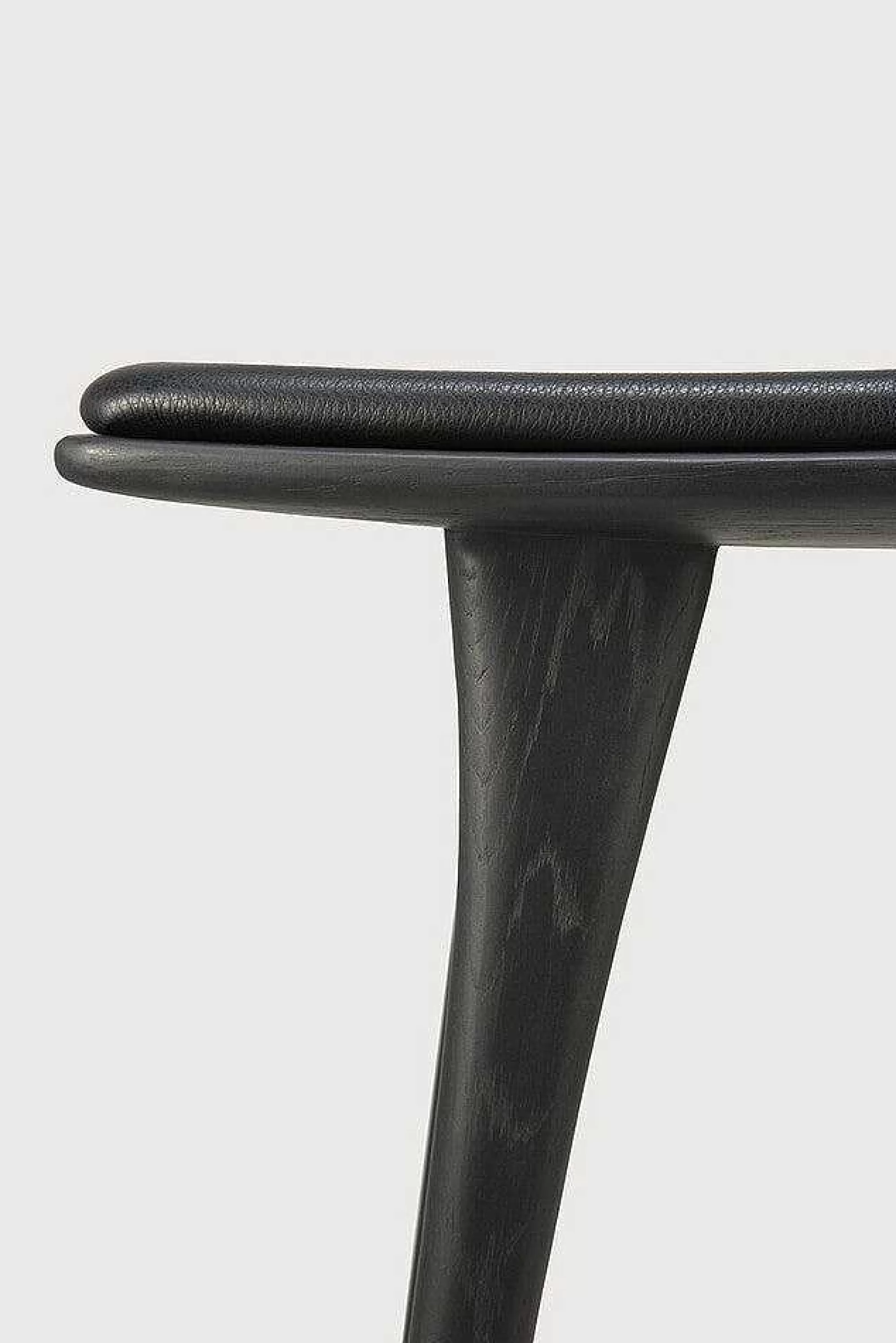 Be Home Stools<Osso Counter Stool, Varnished Oak, Black with Black Leather Seat