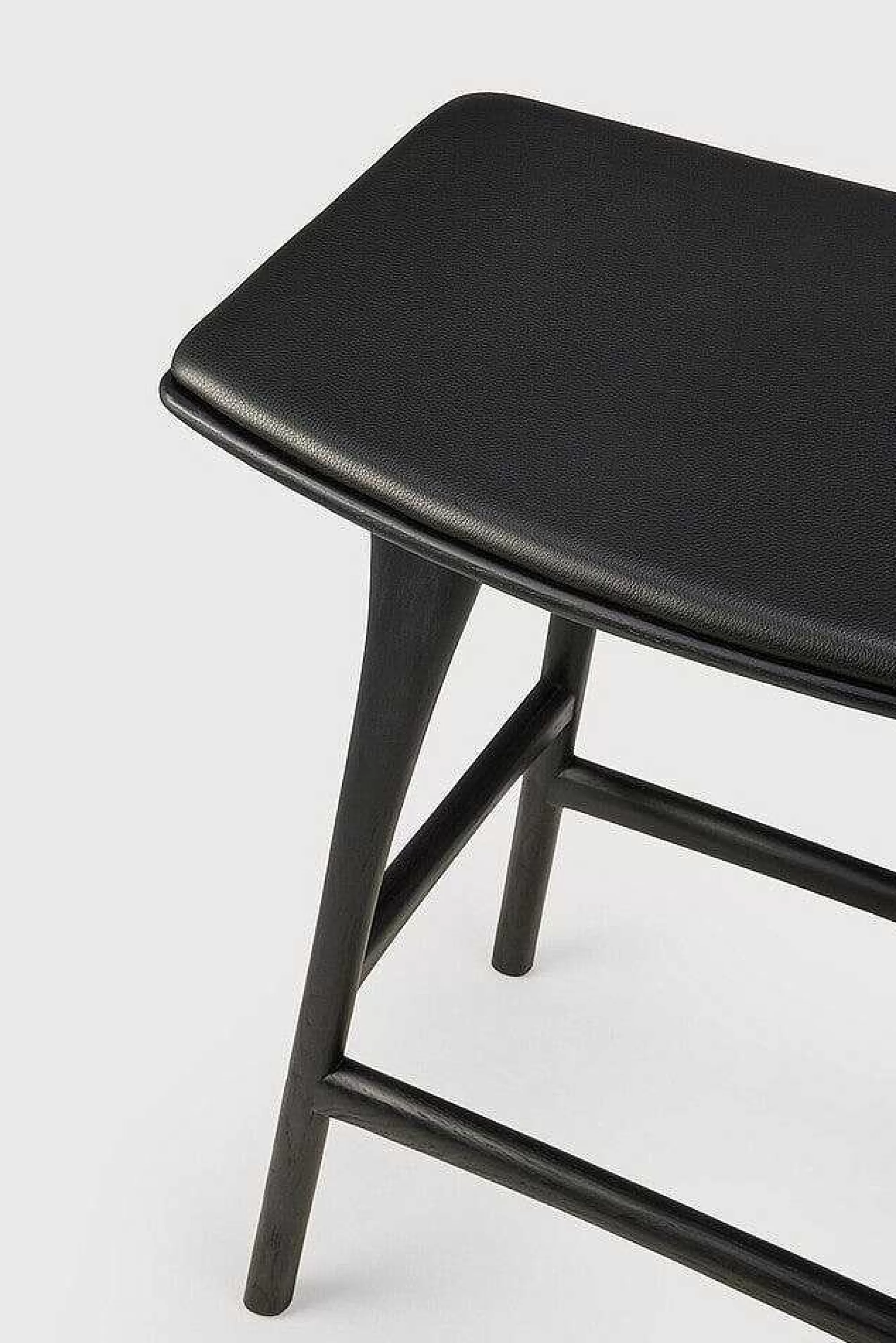 Be Home Stools<Osso Counter Stool, Varnished Oak, Black with Black Leather Seat