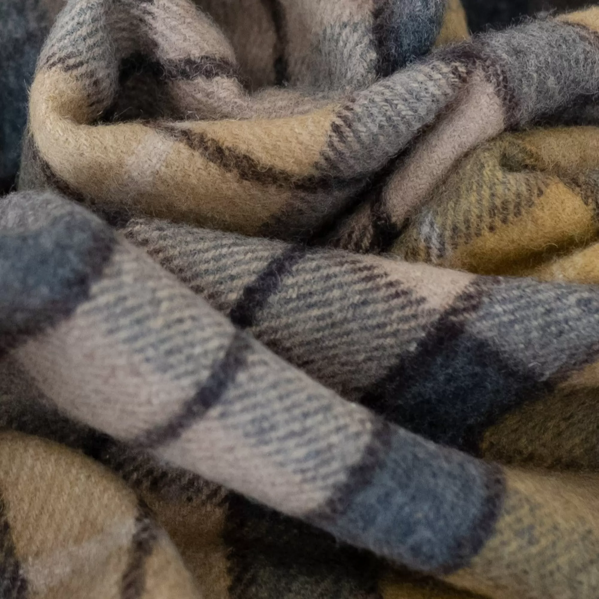 Online Be Home Recycled Wool Waterproof Picnic Blanket in Buchanan Natural Tartan - B