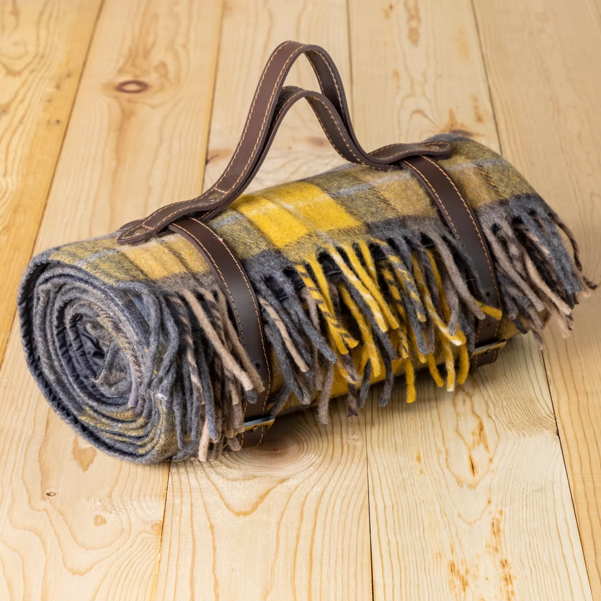 Store Be Home Recycled Wool Waterproof Picnic Blanket in Buchanan Natural Tartan - B