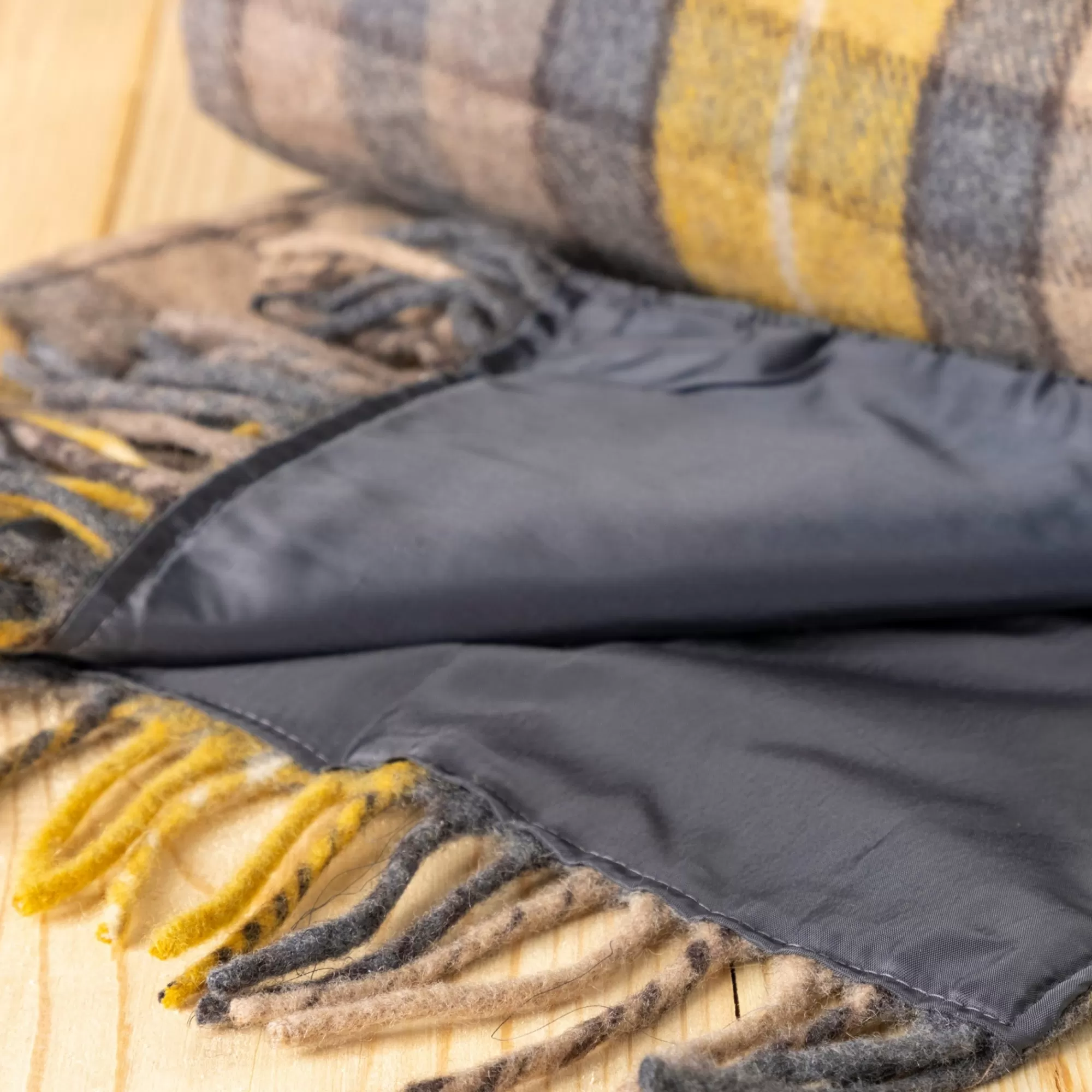 Store Be Home Recycled Wool Waterproof Picnic Blanket in Buchanan Natural Tartan - B