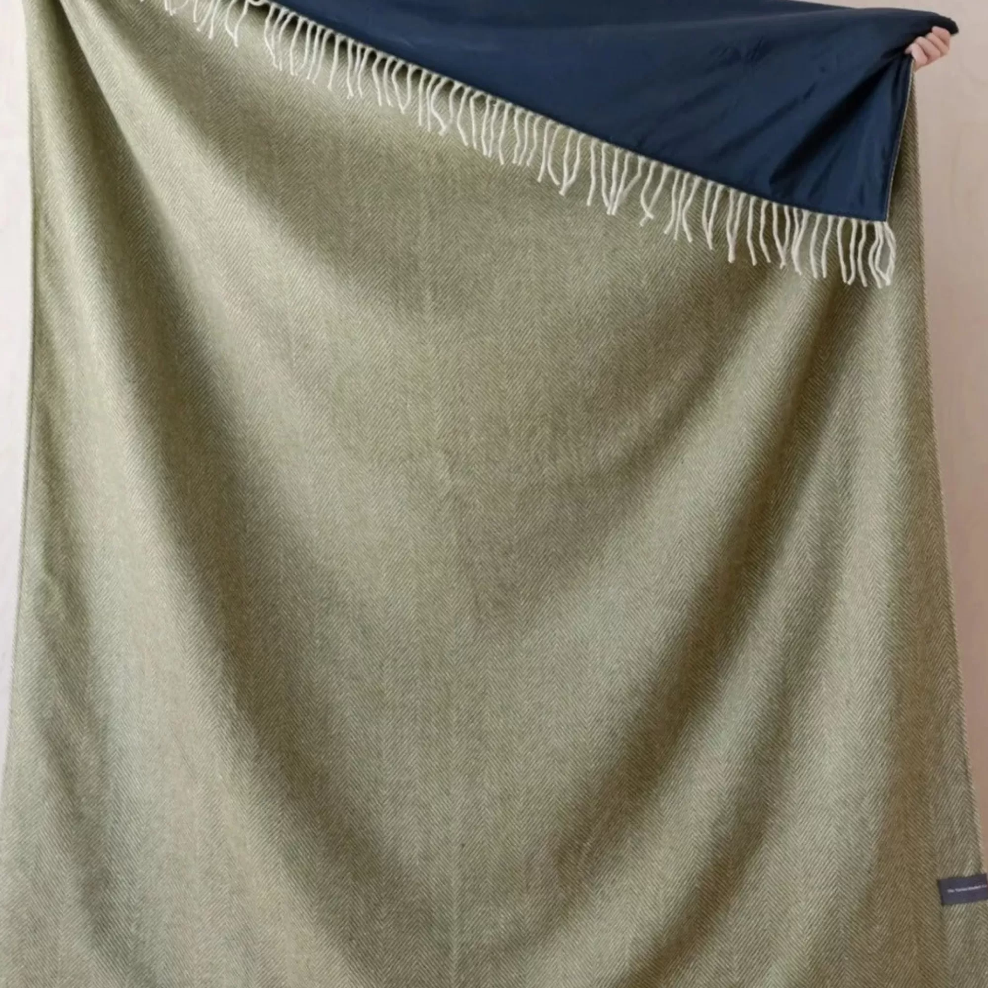 Outlet Be Home Recycled Wool Waterproof Picnic Blanket in Olive Herringbone