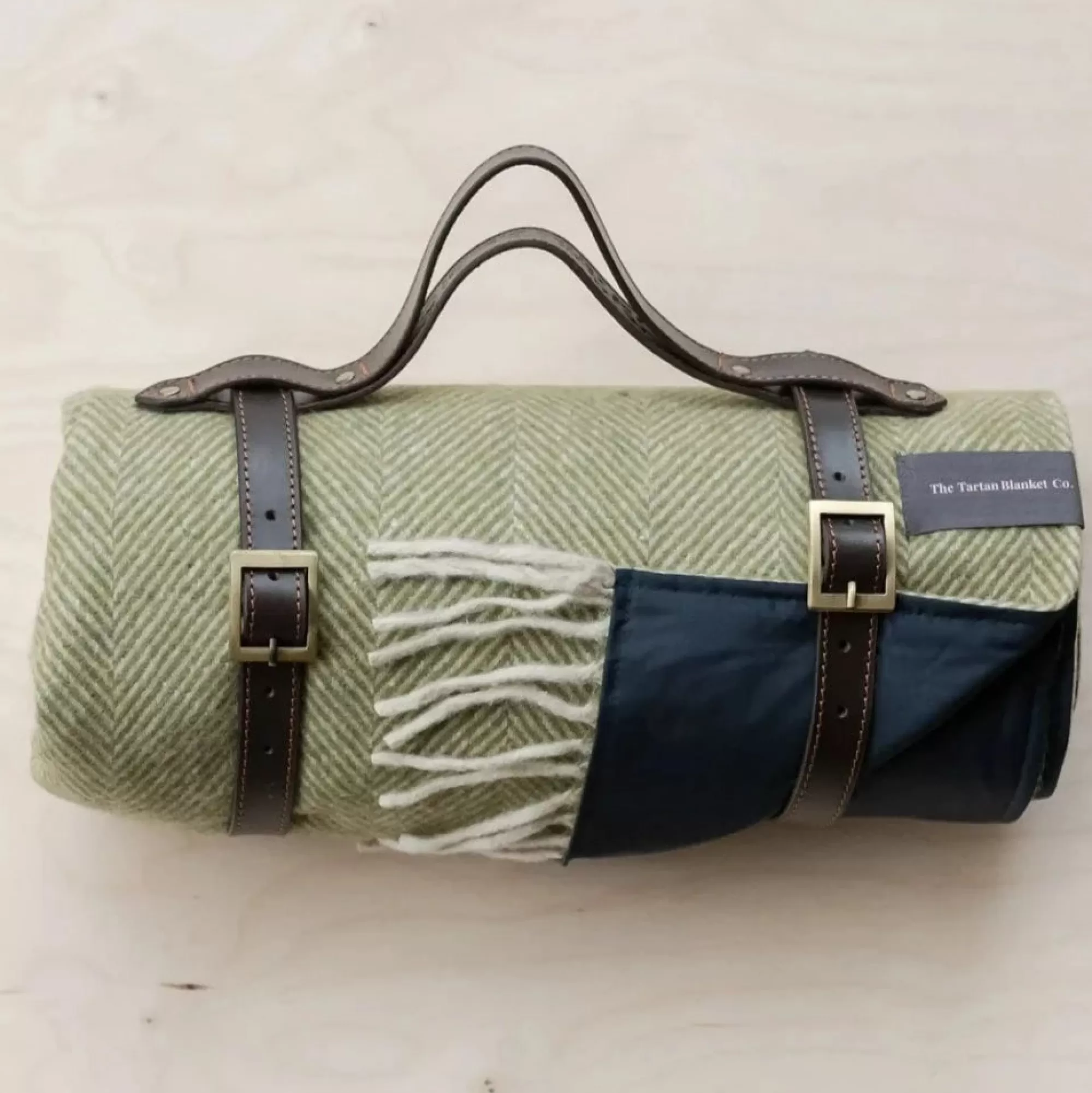 Outlet Be Home Recycled Wool Waterproof Picnic Blanket in Olive Herringbone