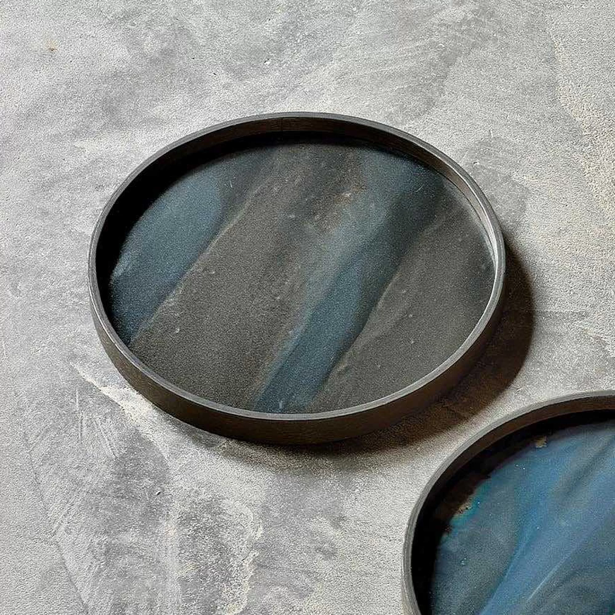 Be Home Trays<Round Glass Organic Valet Tray, Graphite
