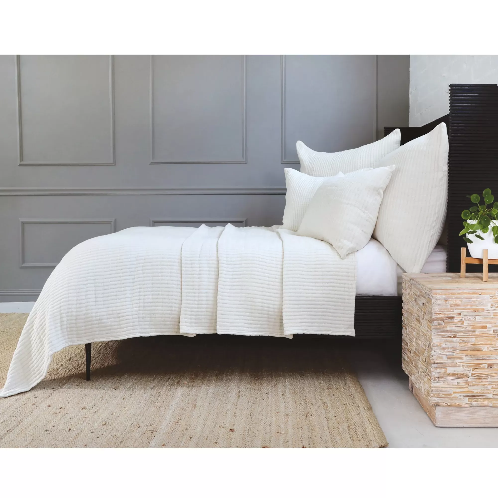 Discount Be Home Vancouver King Coverlet, Cream