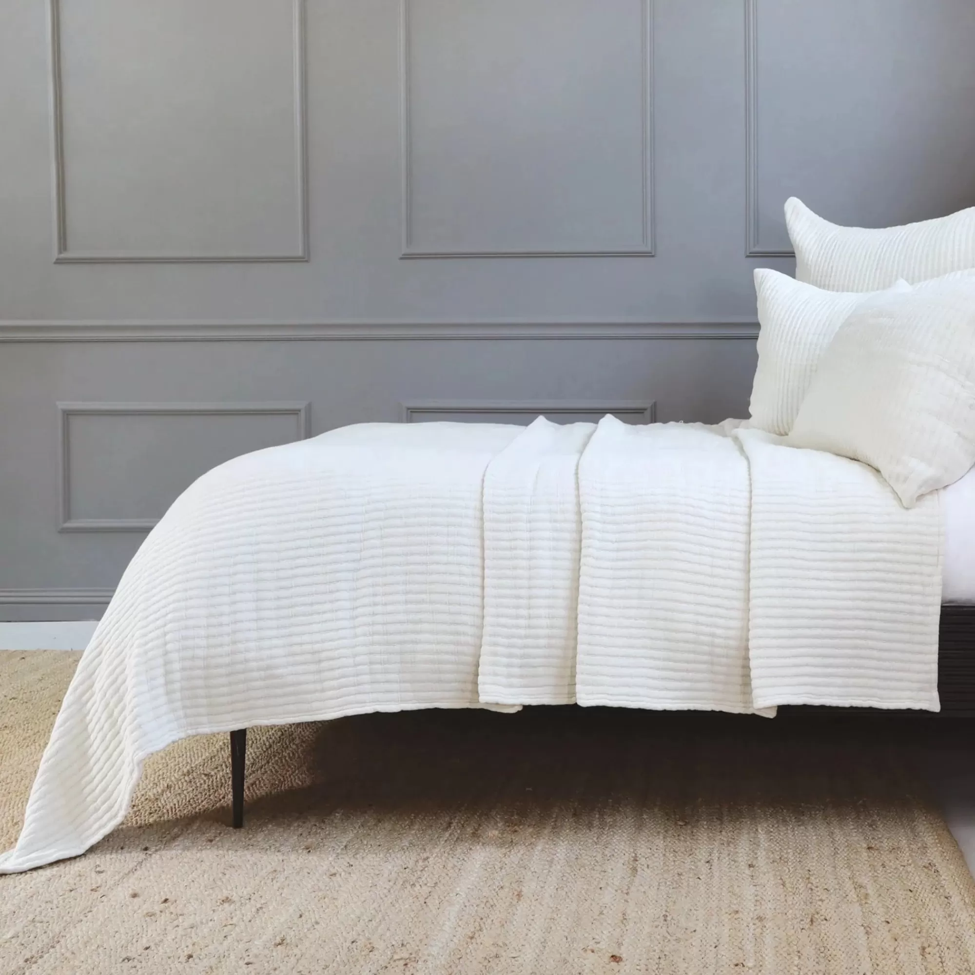 Outlet Be Home Vancouver Queen Coverlet, Cream